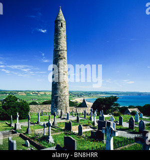 CIMETIÈRE AVEC TOUR RONDE 12E SIÈCLE ARDMORE COUNTY WATERFORD IRLANDE EUROPE Banque D'Images