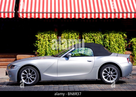 BMW Z4 Voiture de luxe dans la ville Banque D'Images