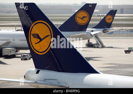 Les avions de la Lufthansa à l'aéroport, Frankfurt am Main, Allemagne Banque D'Images