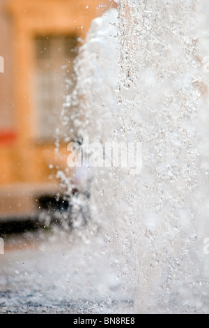 Fontaine à eau sur Gênes est situé principal vertical shot. Banque D'Images