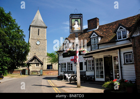 Église St Leonard's et Queen's Head Pub, fin de l'Église, chemin Sandridge, Hertfordshire, Angleterre, Royaume-Uni Banque D'Images