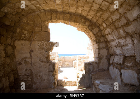 Arches de pierre à Césarée - Israël Banque D'Images