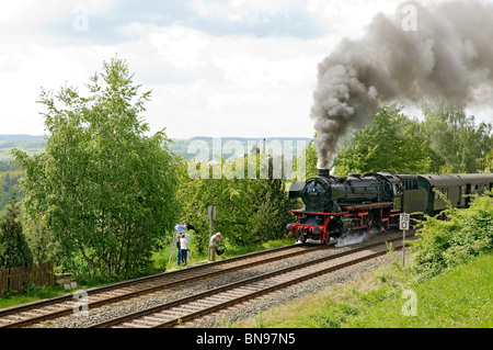 Excursion en train à vapeur le "escalade chiefe Ebene' pente près de Neuenmarkt, Franconia, Bavaria, Germany. Banque D'Images