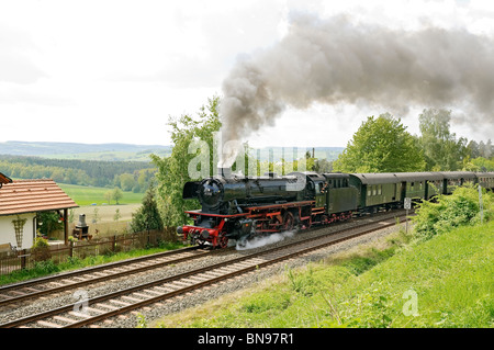 Excursion en train à vapeur le "escalade chiefe Ebene' pente près de Neuenmarkt, Franconia, Bavaria, Germany. Banque D'Images