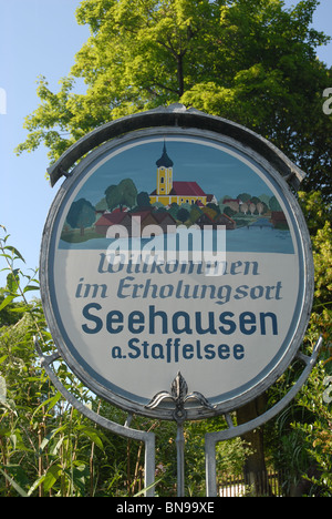 Willkommen (bienvenue) signe, Seehausen am Staffelsee, Garmisch-Partenkirchen, Oberbayern, Bavière, Allemagne Banque D'Images