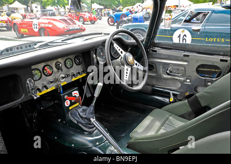 Classic car Jaguar E Type intérieur sur l'affichage à Bressuire Deux-sèvres France Banque D'Images