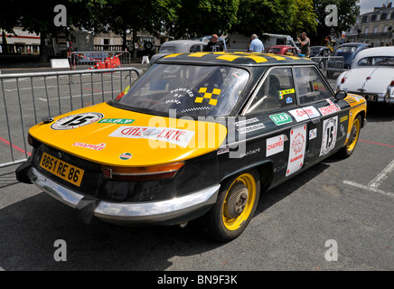 Voiture classique français Panhard 24B (1966) racing saloon sur l'affichage à Bressuire Deux-sèvres France Banque D'Images