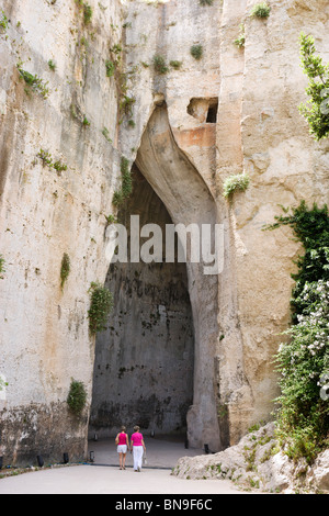 L'Orecchio di Dionisio caverne, Latomia del Paradiso gardens, Parco Archeologico della Neapolis, Syracuse, Sicile, Italie Banque D'Images