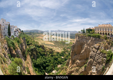 Vue depuis le Puente Nuevo, nouveau pont de Ronda, partie occidentale de la province de Malaga, Espagne Banque D'Images