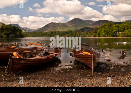 Barques sur l'eau, Lake District Derwent Banque D'Images