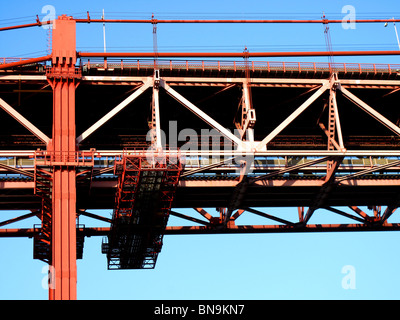 Le Ponte 25 de Abril (25 avril) Suspension Bridge traversant le Rio Tejo (Tage) à Lisbonne Portugal Banque D'Images