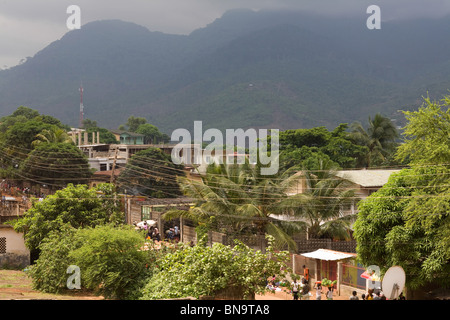 Au-delà de montagnes Freetown Sierra Leone Afrique de l'Ouest Banque D'Images