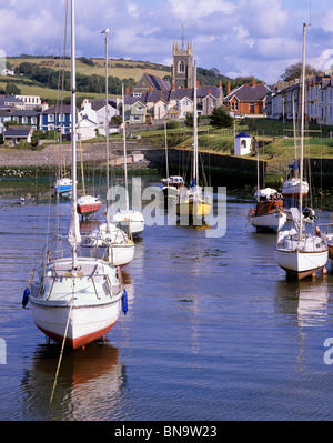 Aberaeron - port et la ville de la station balnéaire à l'embouchure de la rivière Aeron sur la baie de Cardigan Banque D'Images