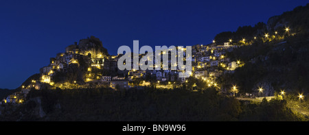 Vue panoramique sur le magnifique village de Cervara di Roma, lazio, Italie Banque D'Images