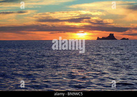 Coucher du soleil d'ibiza Es Vedra de Formentera iles baléares Banque D'Images
