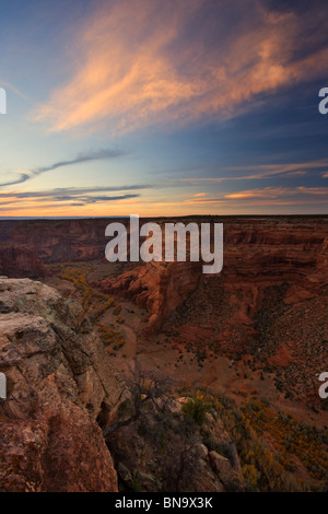 Coucher de soleil sur le Canyon de Chelly, Arizona. Banque D'Images