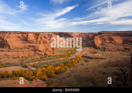 Donnent sur Vue de Canyon de Chelly, Arizona. Banque D'Images