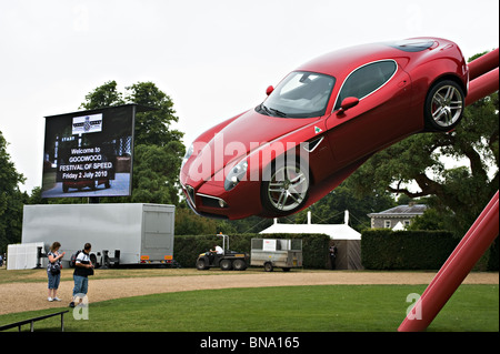 L'Alfa Romeo Sculpture Cloverleaf en face de Goodwood House au Festival of Speed 2010 West Sussex England United Kingdom Banque D'Images