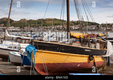 Pays de Galles, Gwynedd, Conway, bateaux amarrés sur Afon Conwy Banque D'Images