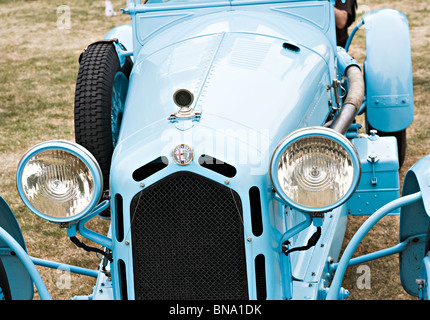 Calandre d'un vieux bleu pâle, voiture de course d'Alfa Romeo à Goodwood Festival of Speed West Sussex England United Kingdom UK Banque D'Images