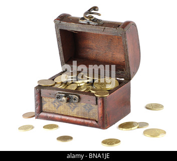 Cercueils en bois plein de coins isolated on white Banque D'Images