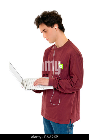 Jeune homme avec un ordinateur portable. Banque D'Images