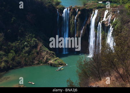 Paysage de Cascade Dragon neuf, Chengdu, province du Yunnan, Chine. Banque D'Images