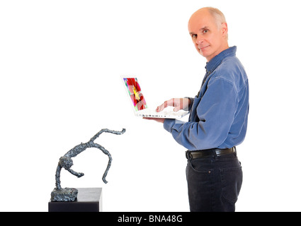 Homme avec un ordinateur portable. Banque D'Images