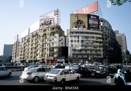 L'heure de pointe sur Midan Tahrir (Place de la libération) dans le centre du Caire. Banque D'Images