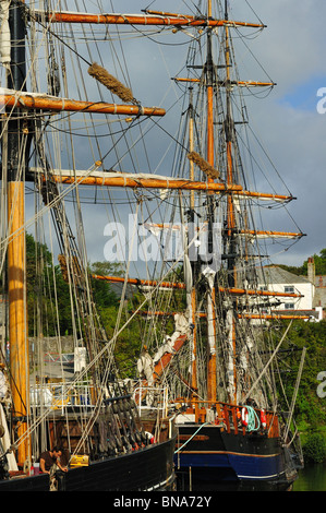 Grands voiliers à Port de Charlestown Banque D'Images