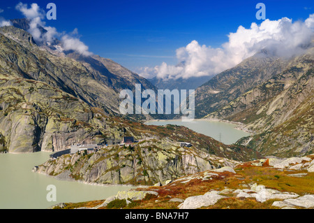 Grimselsee (Lac Grimsel), l'Hospice du Grimsel Grimsel (auberge) et le lac Räterichsbodensee (Raeterichsboden), Berne, Suisse Banque D'Images