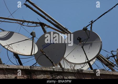 Les antennes paraboliques de plus de maisons d'habitation dans le quartier musulman de la vieille ville de Jérusalem-Est Israël Banque D'Images