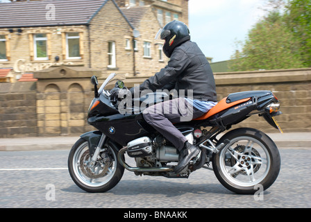 Biker in Lockwood, Huddersfield. Banque D'Images