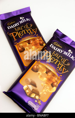 2 Cadbury Dairy Milk Bar de l'abondance de bars Banque D'Images