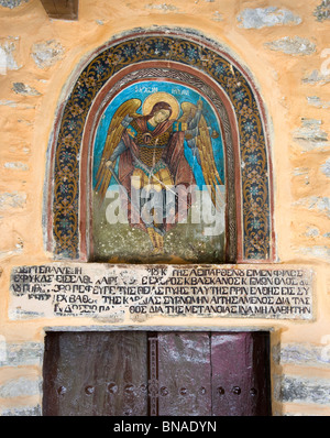 Les fresques byzantines de poste d'un ange au-dessus de la porte de l'église de Pammegiston Taxiarchon dans Milies de Pelion Grèce continentale Banque D'Images