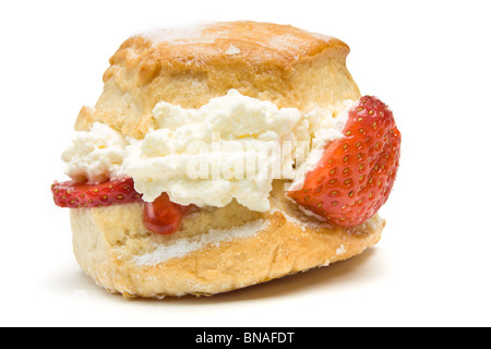 Scone Crème de fraise avec perspective bas whitebackground isolé contre. Banque D'Images