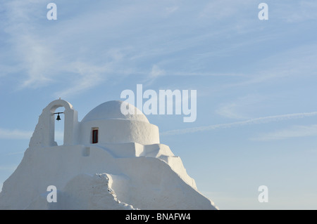 Mykonos. La Grèce. L'église de Panagia Paraportiani blanchis à la chaux, dans la région de Kastro Chora. Banque D'Images