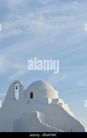 Mykonos. La Grèce. L'église de Panagia Paraportiani blanchis à la chaux, dans la région de Kastro Chora. Banque D'Images