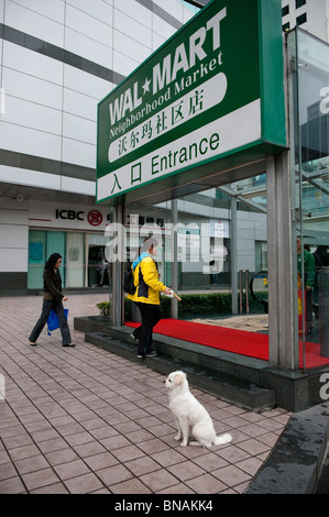 Wal Mart entrée dans Shenzhen, près de la frontière avec Hong Kong. Banque D'Images