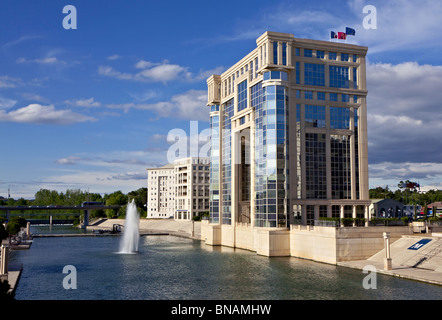 L'hôtel de région et à la fontaine de la rivière Lez, Montpellier Banque D'Images