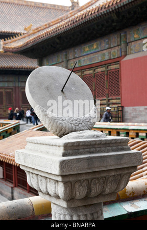 La Chine, Beijing, du Palais Impérial de la Cité Interdite en cadran solaire Banque D'Images