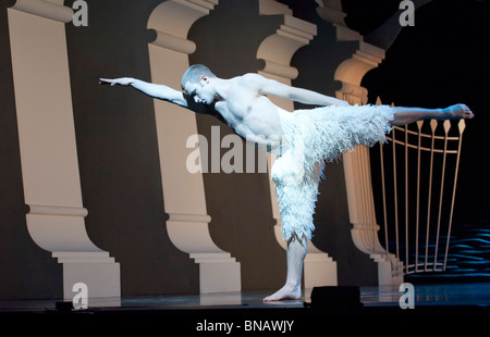 Matthew Bourne's Swan Lake au Sadler's Well Theatre, Londres, UK Banque D'Images