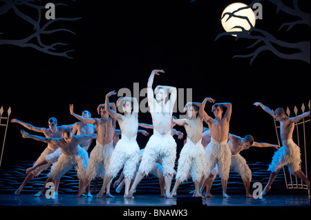 Matthew Bourne's Swan Lake au Sadler's Well Theatre, Londres, UK Banque D'Images