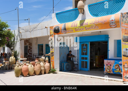 Pâtisserie dans le village de Guellala, Djerba, Tunisie Banque D'Images