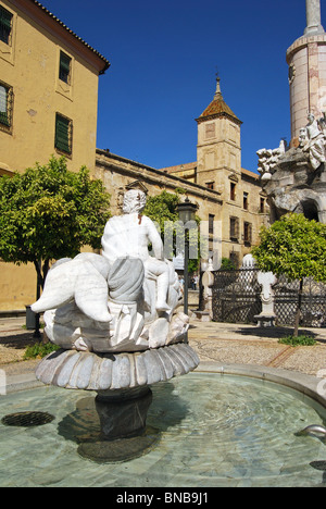 Jardin adjacent à la Puerta del Puente, Córdoba, Cordoue, Andalousie, province de l'Espagne, l'Europe de l'Ouest. Banque D'Images