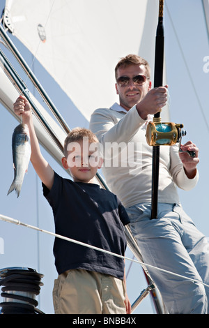 Père et fils de pêche en location Banque D'Images