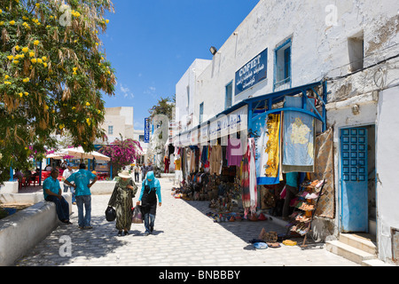 Boutiques dans le centre de Houmt Souk (la capitale de l'île), Djerba (Tunisie) Banque D'Images