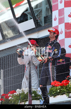 Mark Webber célébrer sur le podium à la fin de la British Formula 1 Grand Prix 11 Juillet 2010 Banque D'Images