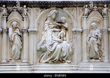 Sienne - fontaine sur la Piazza del Campo Banque D'Images