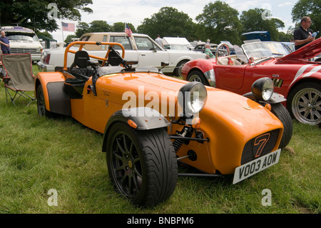 7 caterham lotus seven léger léger trackday sport sports journée circuit classic car show affiche montrant les voitures anciennes de la concurrence du vin" Banque D'Images